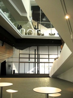 Linde Agora Lobby Treppenaufgang